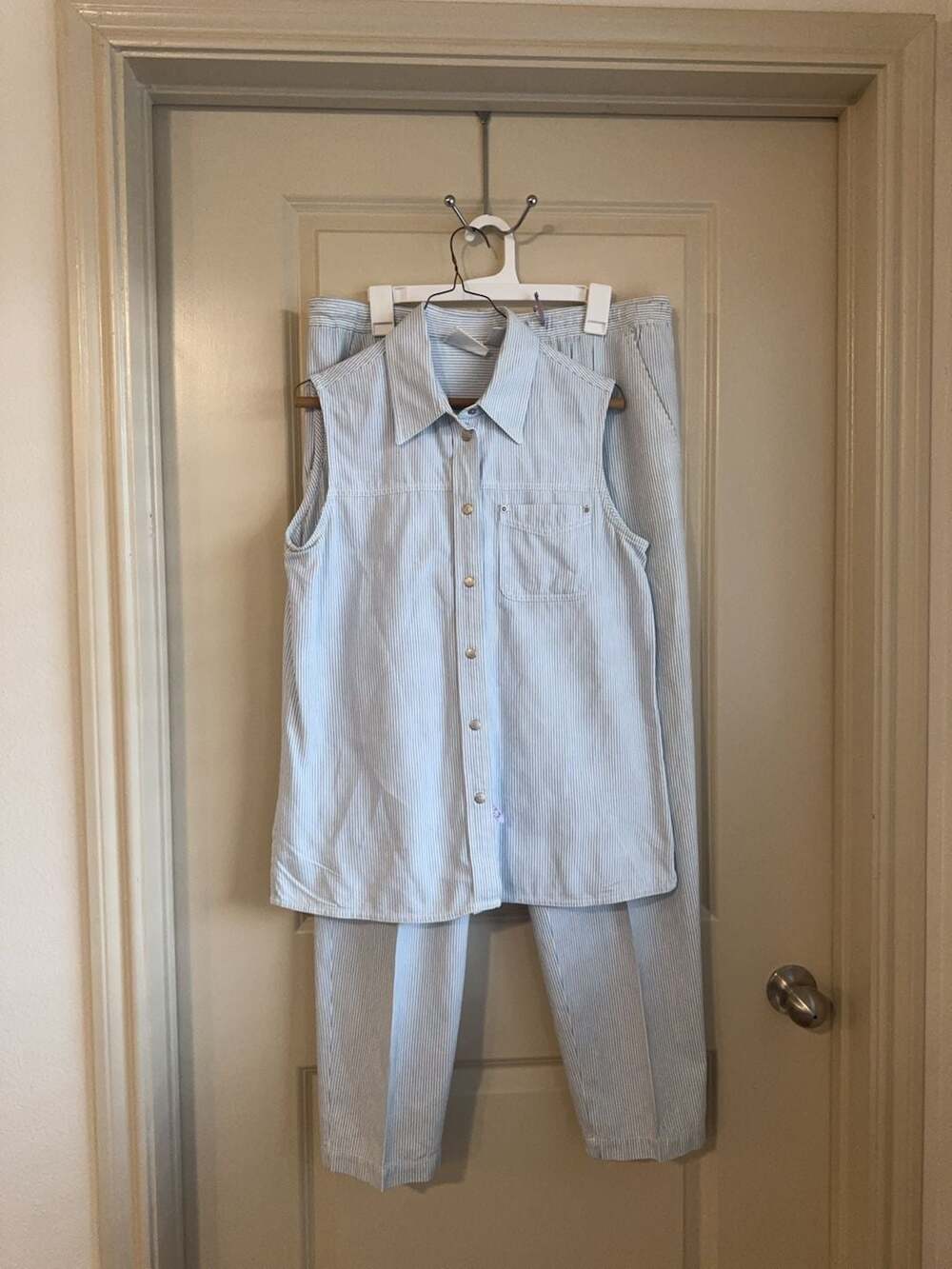 Susan Bristol W SzM Blue and White Striped Sleeveless Shirt and Pants Set